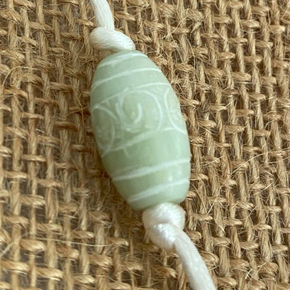 Hagstone Necklace, carved jadeite beads - Picture 6 of 6